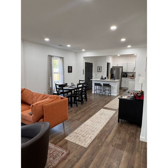 2005 May St, Fort Worth, TX à louer - Photo du bâtiment - Image 2 de 6