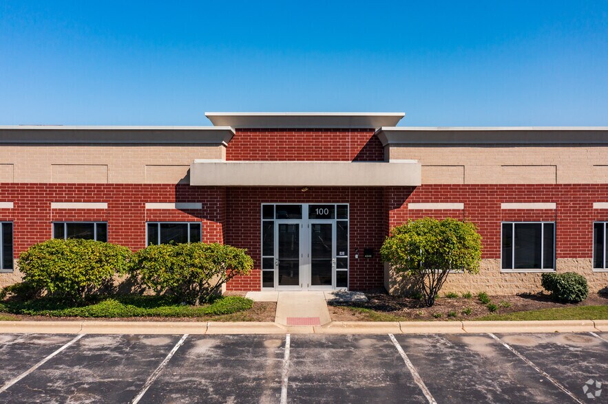 4248 Meridian Pky, Aurora, IL for sale - Building Photo - Image 2 of 5