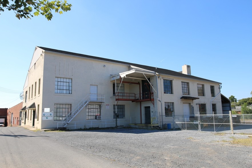 321 Cumberland Valley Pl, Martinsburg, WV à louer - Photo du bâtiment - Image 2 de 29