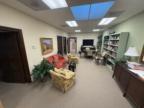 845 Oak Grove Ave, Menlo Park, CA for lease Interior Photo- Image 2 of 6