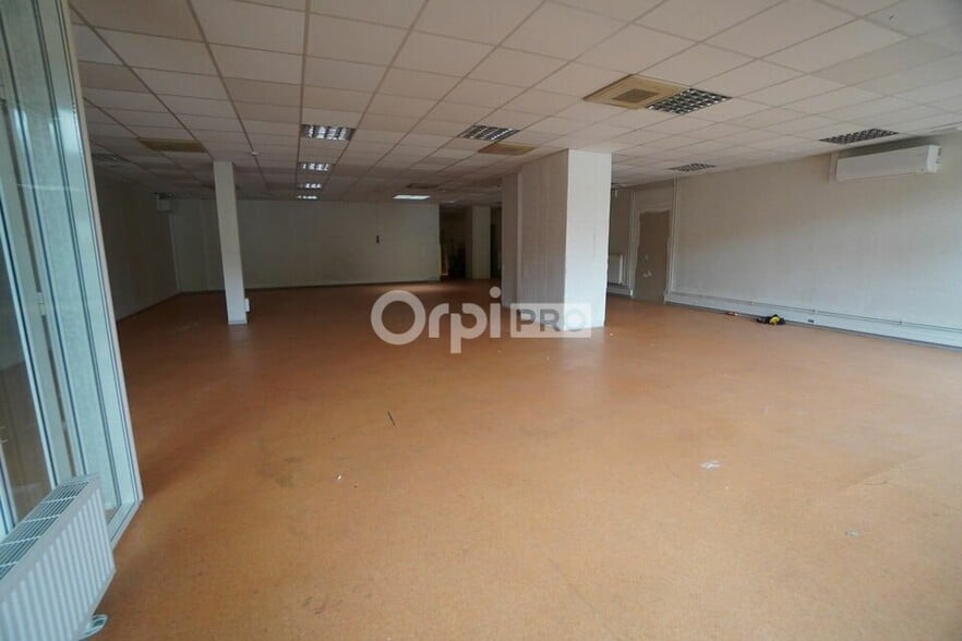Retail in Dijon for lease - Building Photo - Image 2 of 5