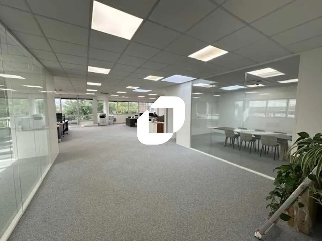 Office in Argenteuil for lease Interior Photo- Image 1 of 11