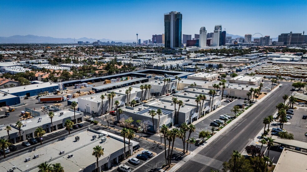 4810 W University Ave, Las Vegas, NV à vendre - Photo du bâtiment - Image 2 de 15