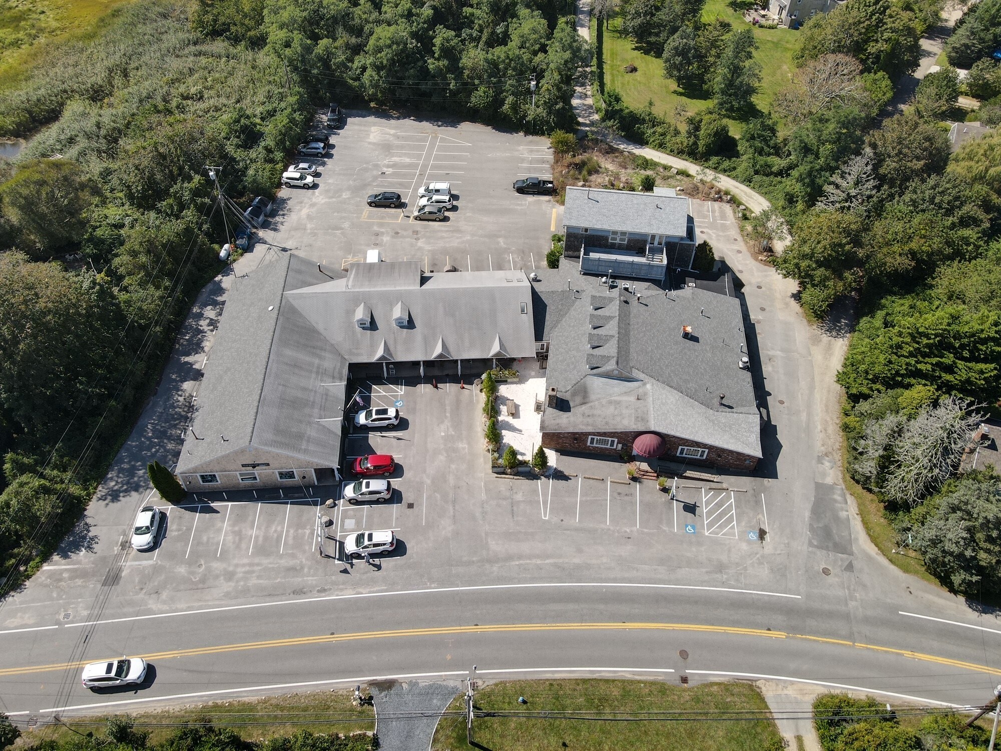 410 W Falmouth Hwy, Falmouth, MA à louer Photo du bâtiment- Image 1 de 10