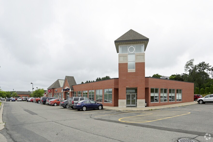 701 Greenville West Dr, Greenville, MI à louer - Photo du bâtiment - Image 3 de 8