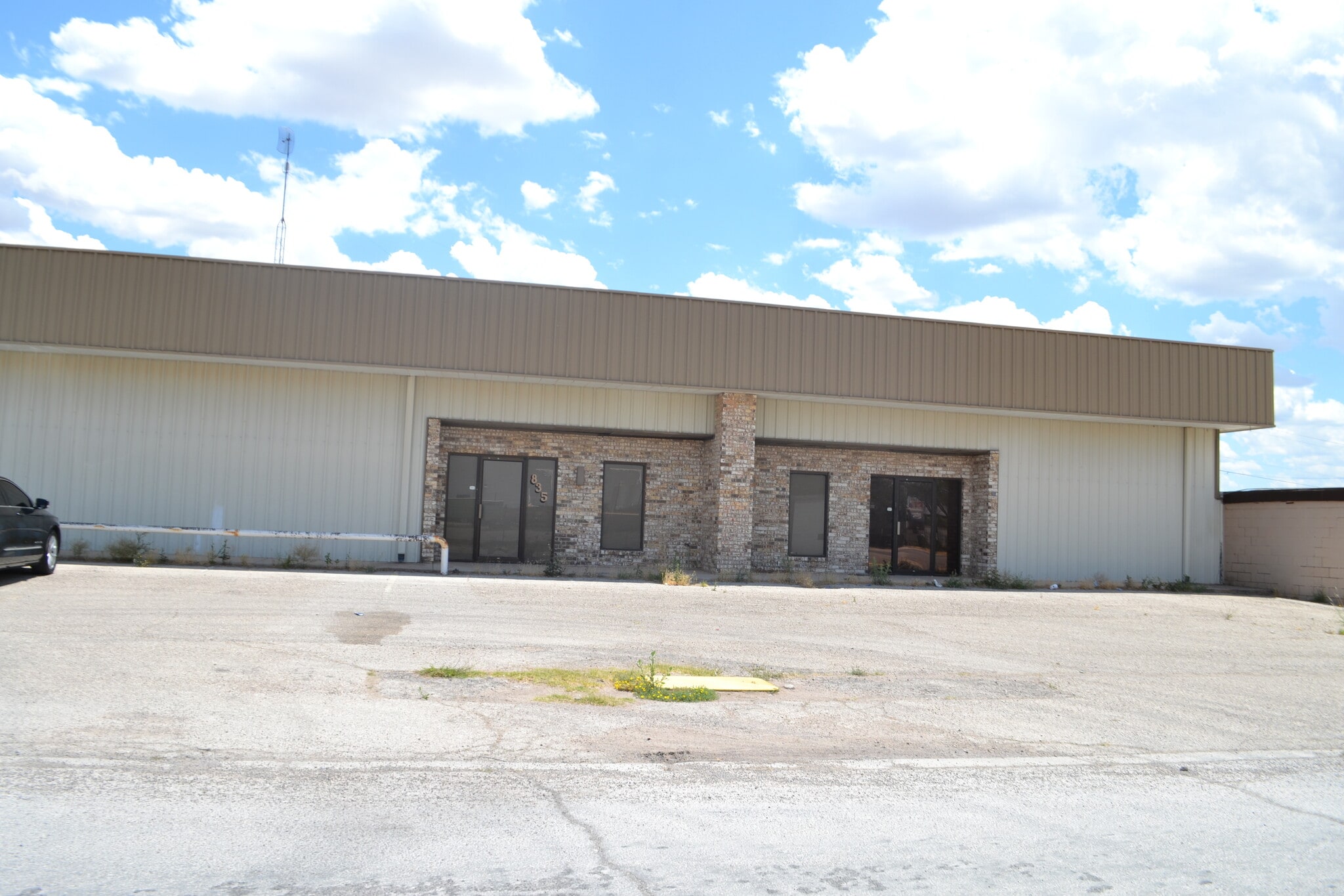 835 W Sunrise Cir, Hobbs, NM for lease Primary Photo- Image 1 of 13