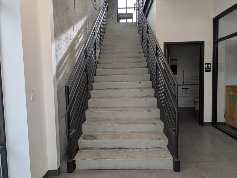 5879 W 7800 S, West Jordan, UT à louer - Photo du bâtiment - Image 2 de 15