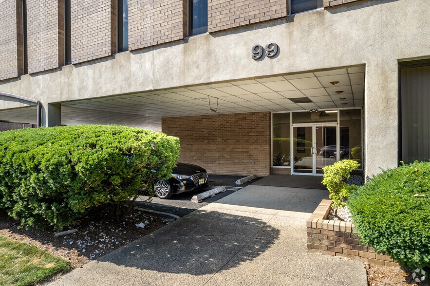 99 Morris Ave, Springfield, NJ à louer - Photo du bâtiment - Image 3 de 24