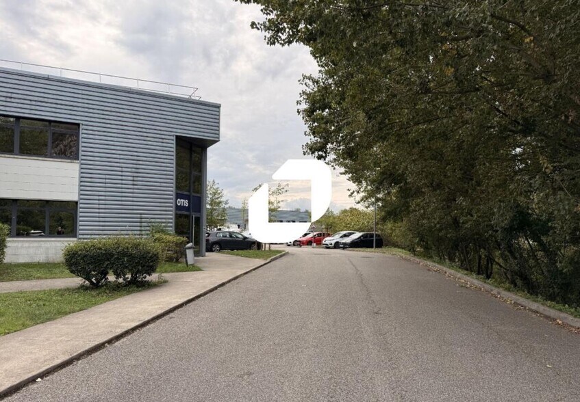 Flex in Echirolles for lease - Building Photo - Image 3 of 6