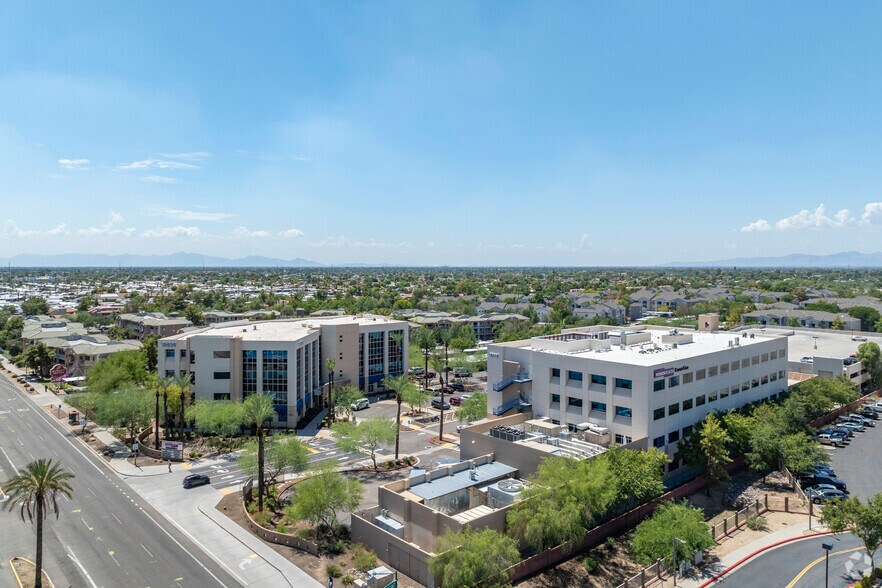 19646 N 27th Ave, Phoenix, AZ à louer - Photo du bâtiment - Image 2 de 5