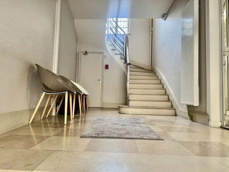 Office in Lyon for sale - Lobby - Image 3 of 14