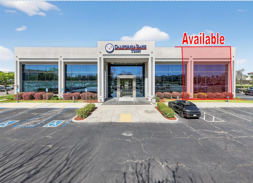 7060 N Fresno St, Fresno, CA for lease - Building Photo - Image 3 of 49