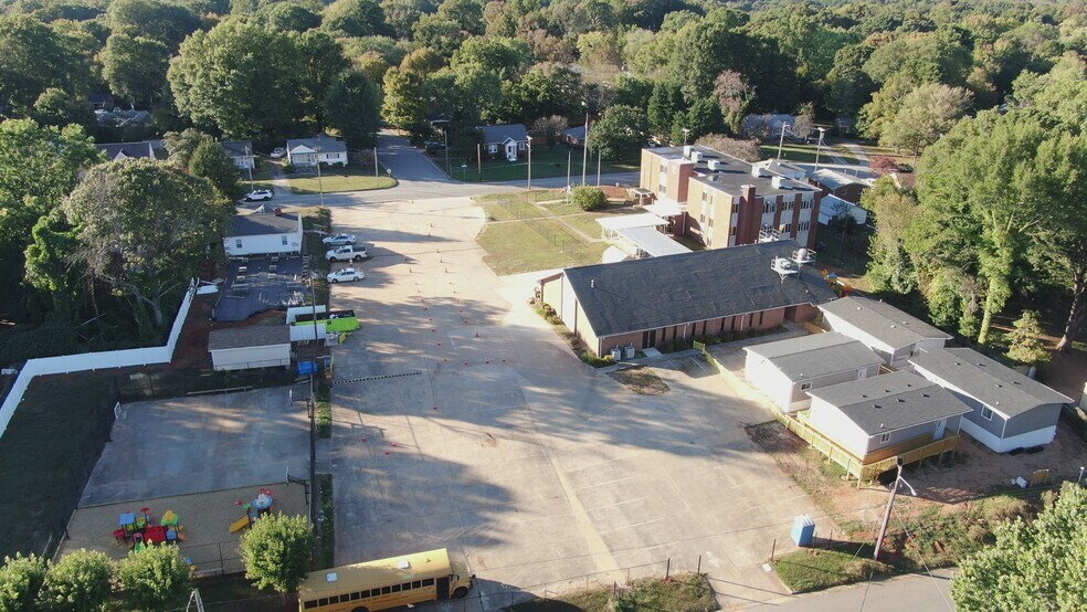 622 E Lexington Ave, High Point, NC à vendre - Vidéo sur l’inscription commerciale - Image 2 de 15