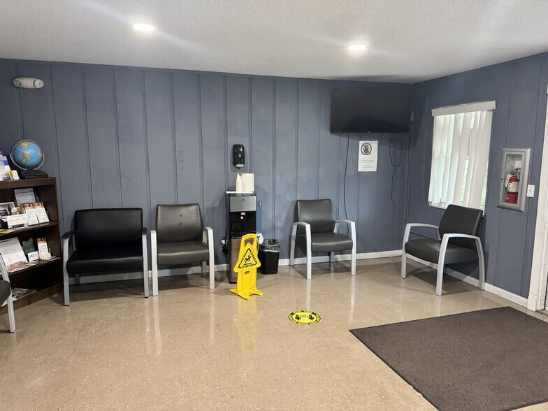 105 W Calvin St, Deland, FL for sale - Interior Photo - Image 3 of 11