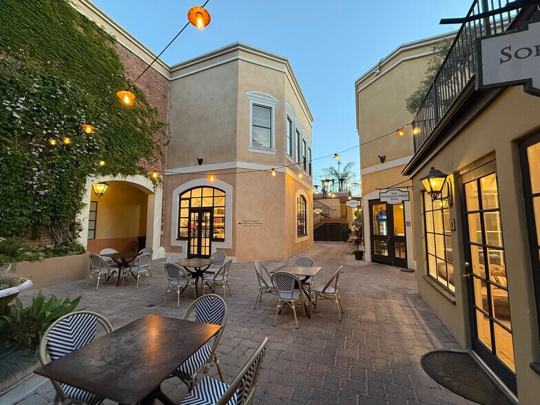 1221-1233 State St, Santa Barbara, CA à louer - Photo du bâtiment - Image 3 de 18