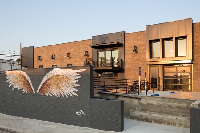 Plus de détails pour 610 E Franklin Ave, El Segundo, CA - Local d'activités à louer