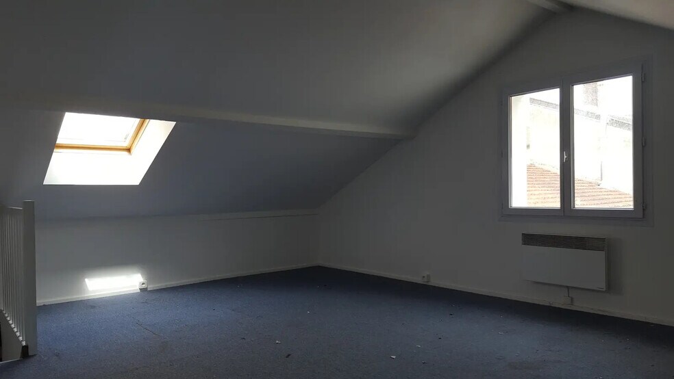 Office in Champigny-sur-Marne for lease - Interior Photo - Image 1 of 5