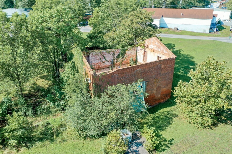 208 Carolina Dr, Liberty, SC à vendre - Photo du bâtiment - Image 2 de 14