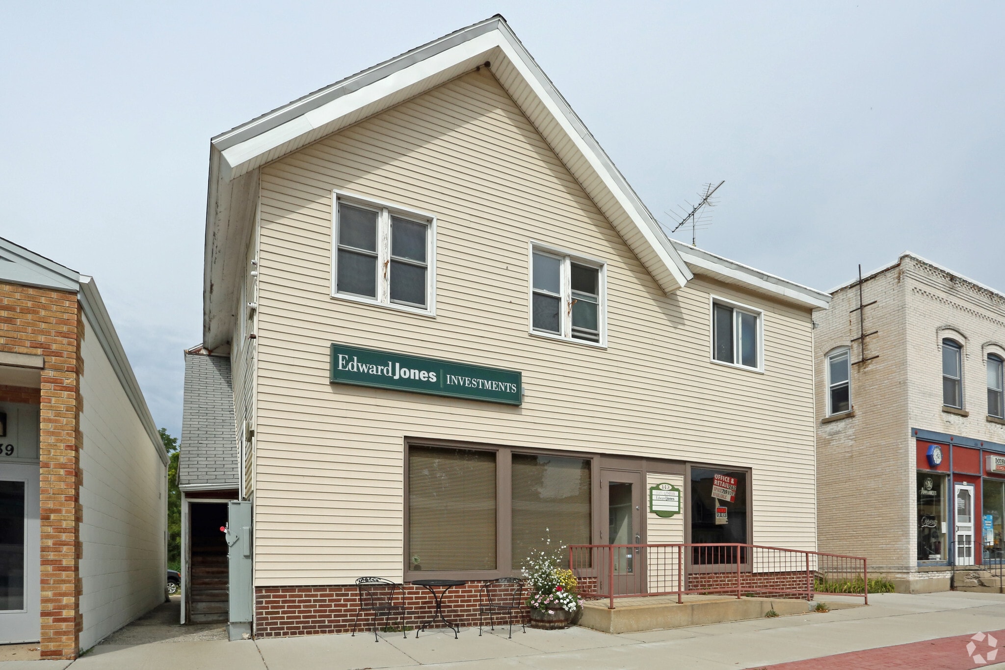 141 N Main St, Dousman, WI for lease Primary Photo- Image 1 of 8