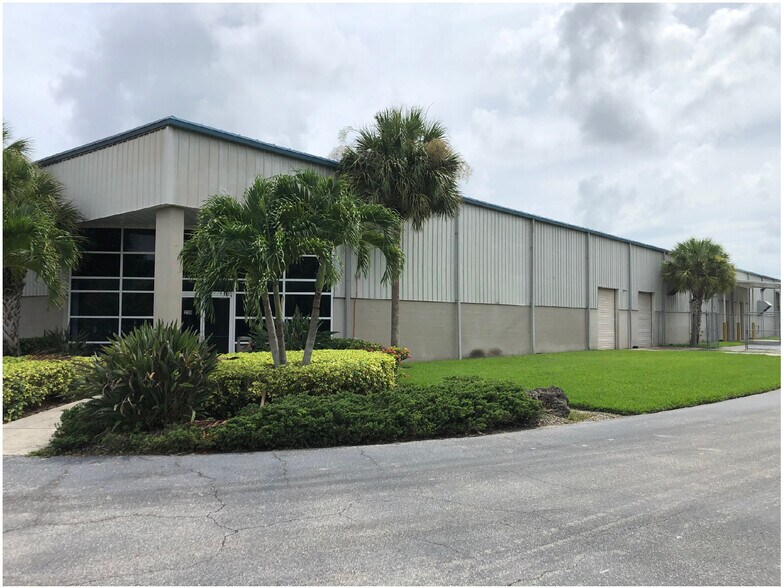 1500 Independence Blvd, Sarasota, FL à louer - Photo du bâtiment - Image 1 de 8