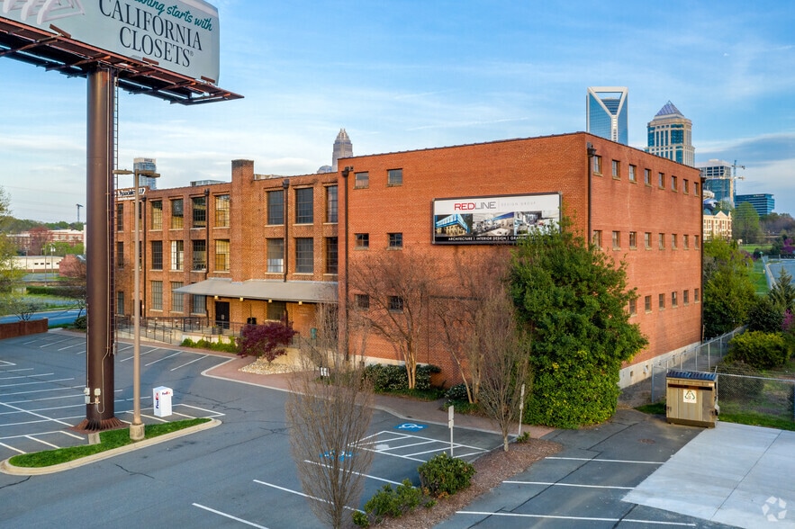 1023 W Morehead St, Charlotte, NC à louer - Photo du bâtiment - Image 3 de 8