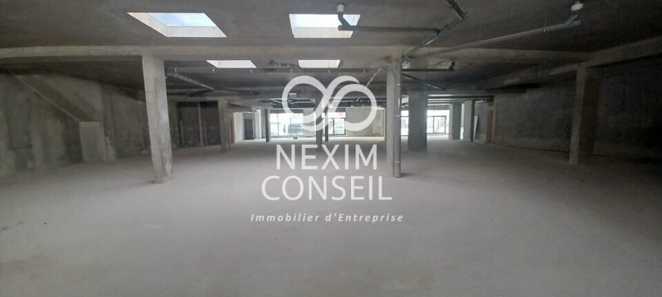 Retail in Bezons for lease - Interior Photo - Image 3 of 3