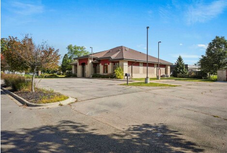 1721 W Main St, Sun Prairie, WI à vendre - Photo du bâtiment - Image 2 de 14