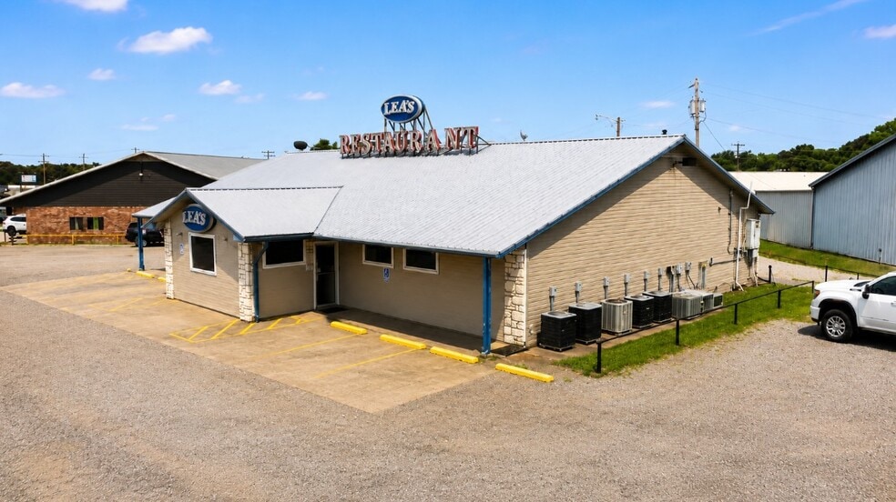 701 N Crossroads, Leonard, TX à vendre - Photo du bâtiment - Image 2 de 12