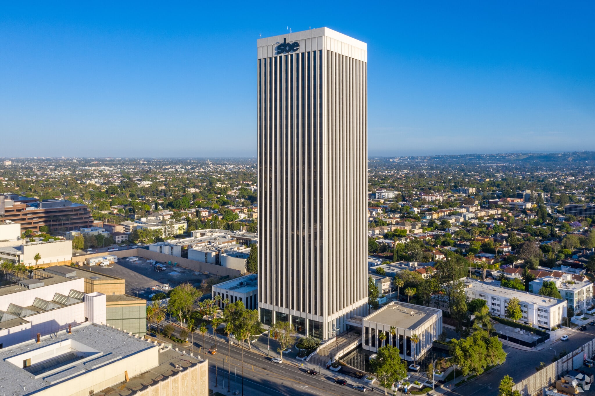 5900 Wilshire Blvd, Los Angeles, CA à louer Photo du bâtiment- Image 1 de 7