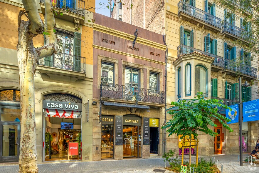 Commerce de détail dans Barcelone, Barcelona à louer - Photo du bâtiment - Image 2 de 2