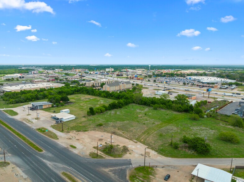 930 Lacy Dr, Lacy-Lakeview, TX for sale - Building Photo - Image 2 of 4