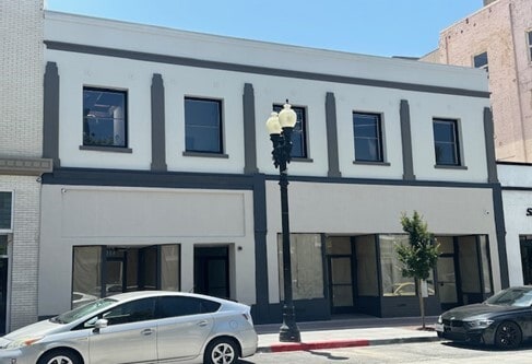 214-218 W 4th St, Santa Ana, CA à louer Photo du bâtiment- Image 1 de 7