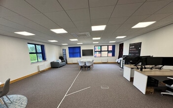 1-4 Kettering Pky, Kettering à louer Photo intérieure- Image 2 de 3