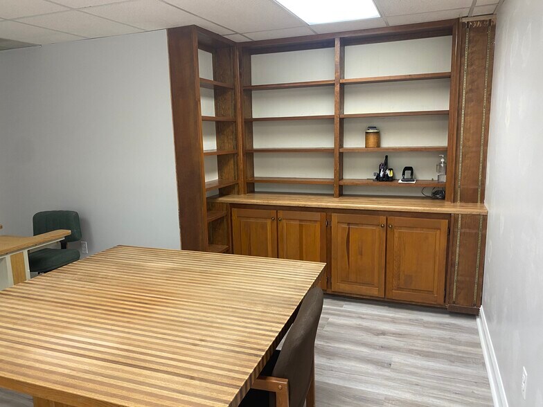 795 Parkway Ave, Ewing, NJ à louer - Photo du bâtiment - Image 3 de 32