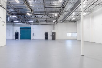 10237-10239 Flanders Ct, San Diego, CA à louer Photo intérieure- Image 1 de 6