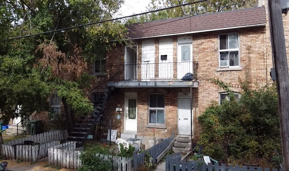 39-49 Rue Troy, Montréal, QC for sale Primary Photo- Image 1 of 1