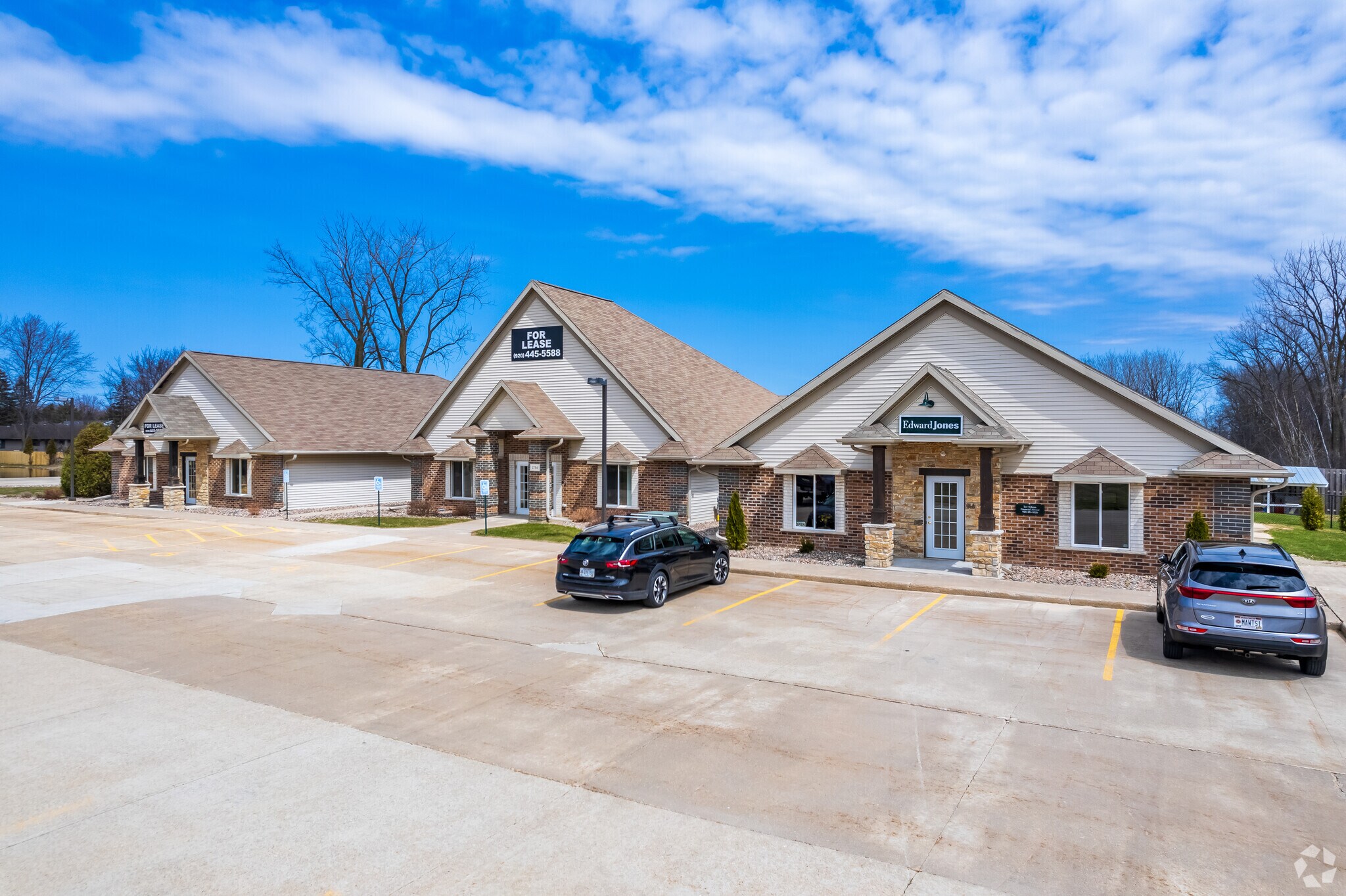 2784 Deerfield Ave E, Suamico, WI à louer Photo du bâtiment- Image 1 de 30