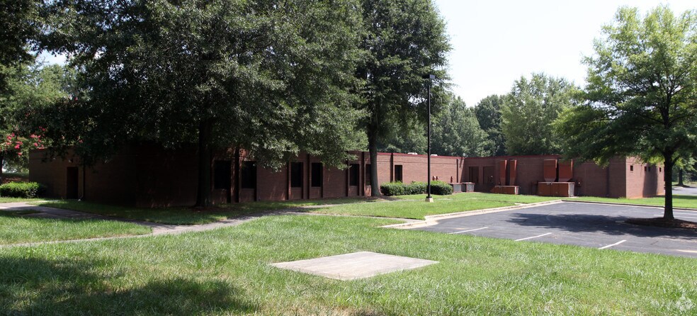 271 Mercantile Dr, Winston-Salem, NC à vendre - Photo du bâtiment - Image 3 de 5