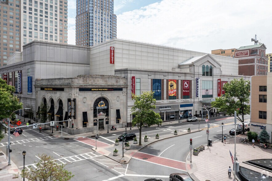 1-13 City Plz, White Plains, NY for lease - Primary Photo - Image 1 of 22