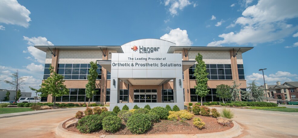 4207 W Memorial, Oklahoma City, OK à vendre - Photo du bâtiment - Image 3 de 3