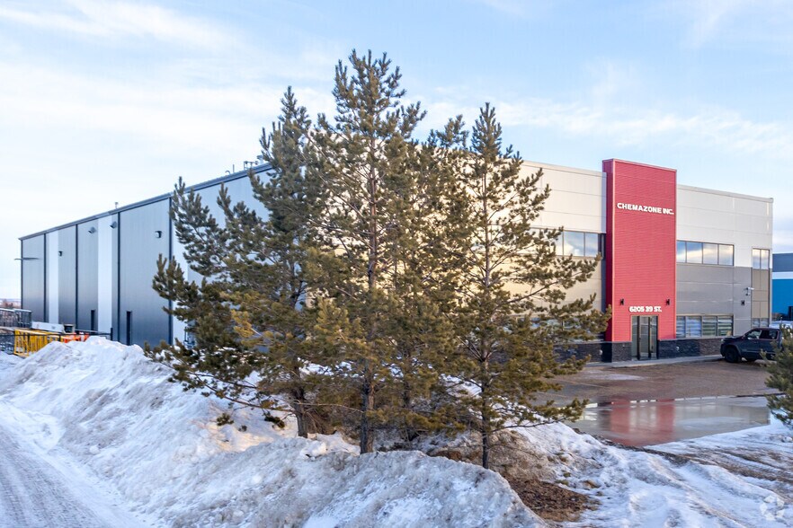 6205 39 St, Leduc, AB à louer - Photo du bâtiment - Image 2 de 2
