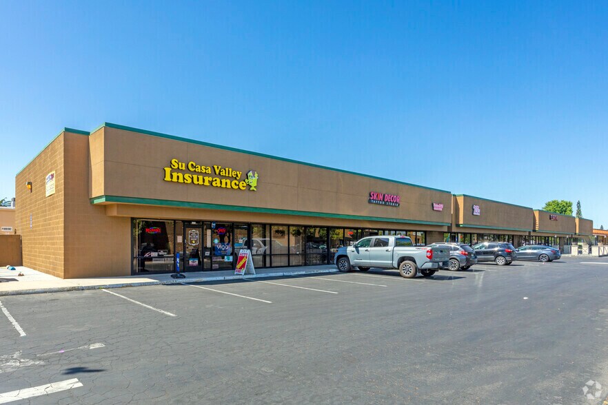 5048-5060 N Blackstone Ave, Fresno, CA à louer - Photo du bâtiment - Image 3 de 3