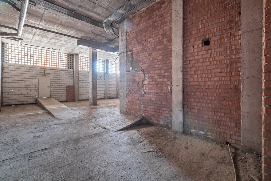 Retail in Granada for sale - Interior Photo - Image 3 of 11