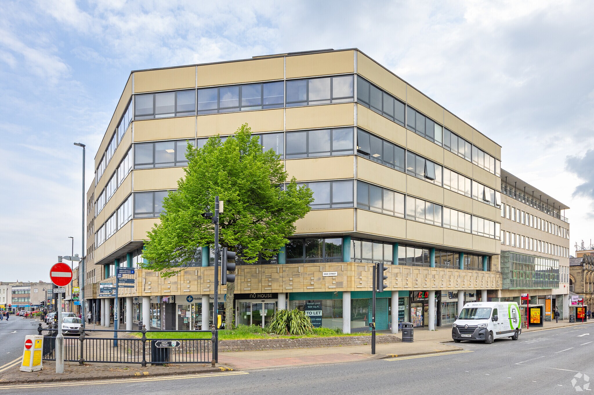 Market Street, Huddersfield for lease Primary Photo- Image 1 of 7