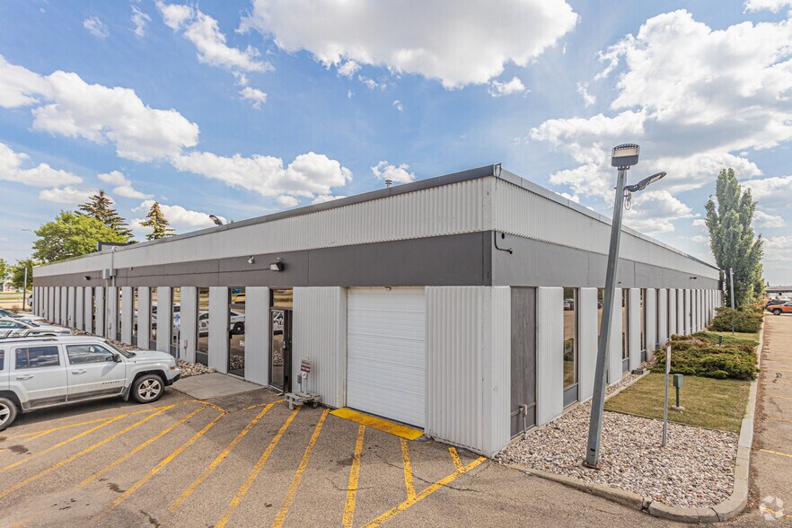 13140 St Albert Trl NW, Edmonton, AB à louer - Photo du bâtiment - Image 2 de 5