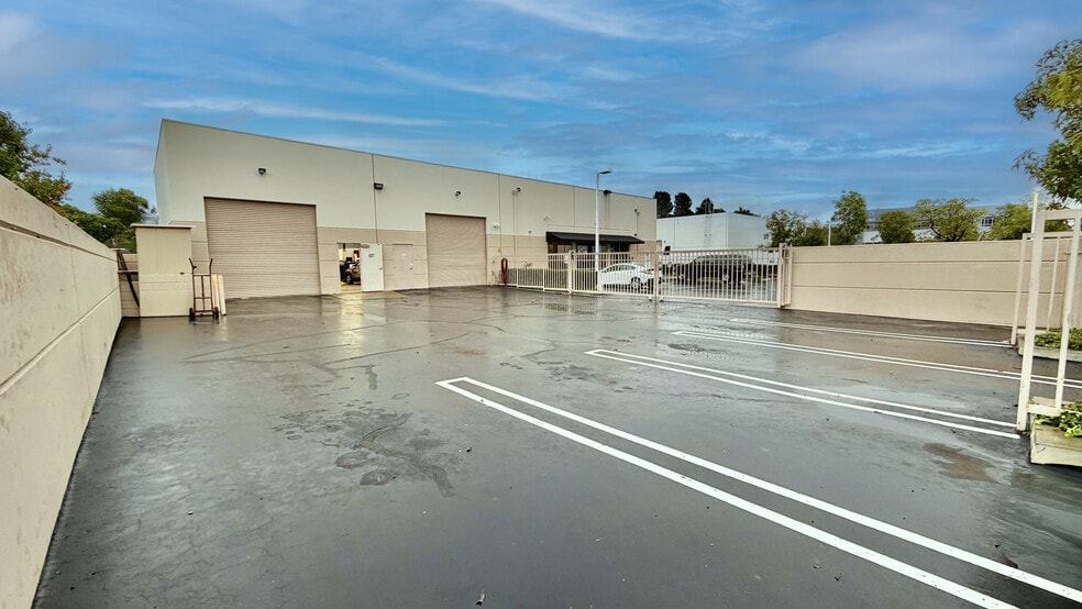 26911 Vista Terr., Lake Forest, CA for sale - Building Photo - Image 2 of 15