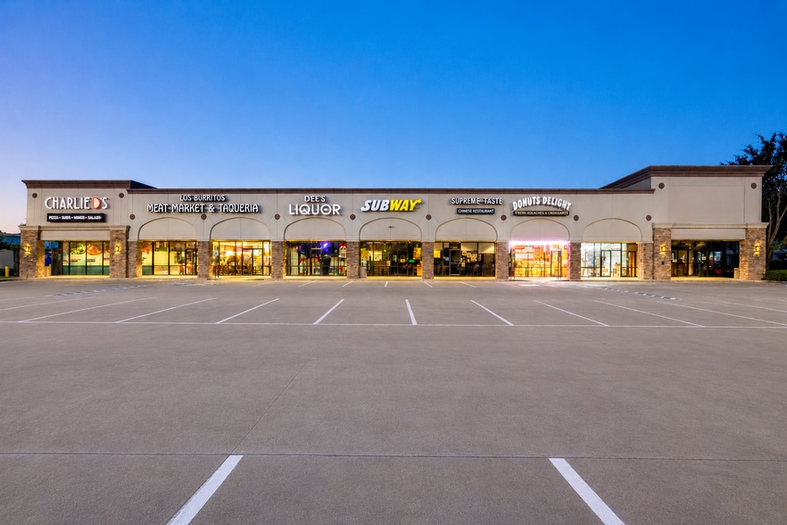 8925 Fallbrook Dr, Houston, TX à louer - Photo du bâtiment - Image 3 de 3