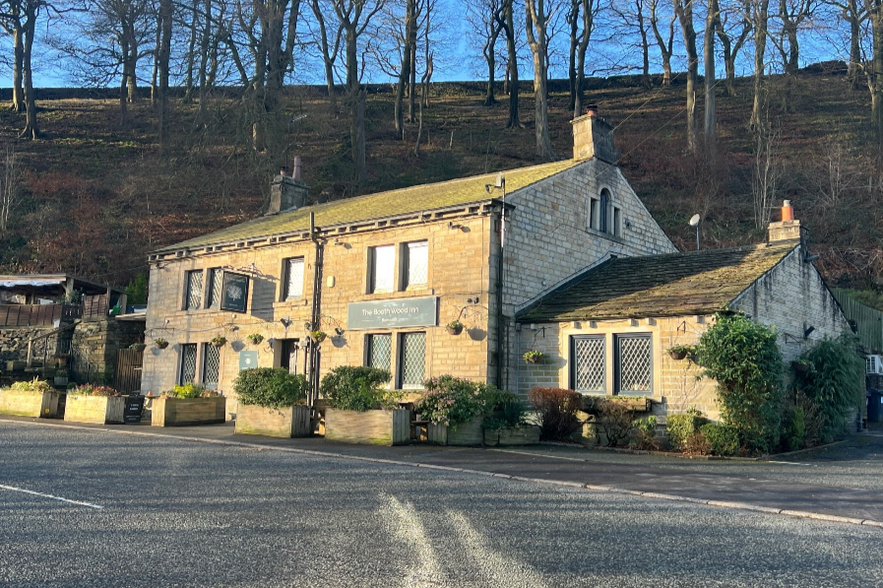 326 Oldham Rd, Sowerby Bridge for sale - Primary Photo - Image 1 of 2