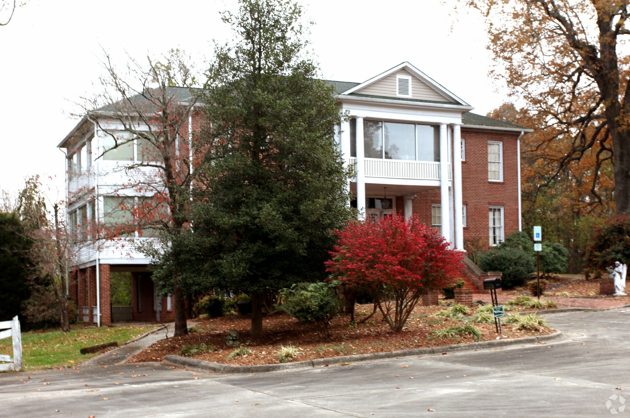 210 Valdese Ave, Morganton, NC à louer Photo du bâtiment- Image 1 de 39