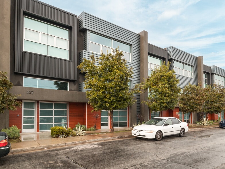 215-237 California St, El Segundo, CA à louer - Photo du bâtiment - Image 2 de 36